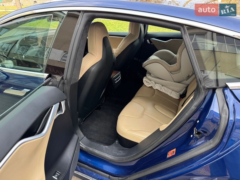 Ліфтбек Tesla Model S 2016 в Звягелі