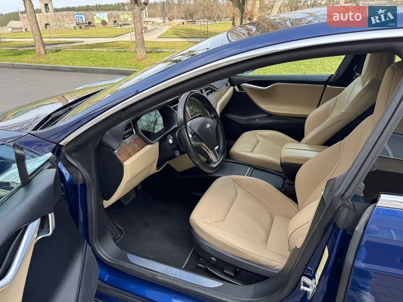 Ліфтбек Tesla Model S 2016 в Звягелі