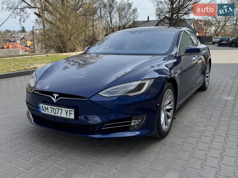 Ліфтбек Tesla Model S 2016 в Звягелі