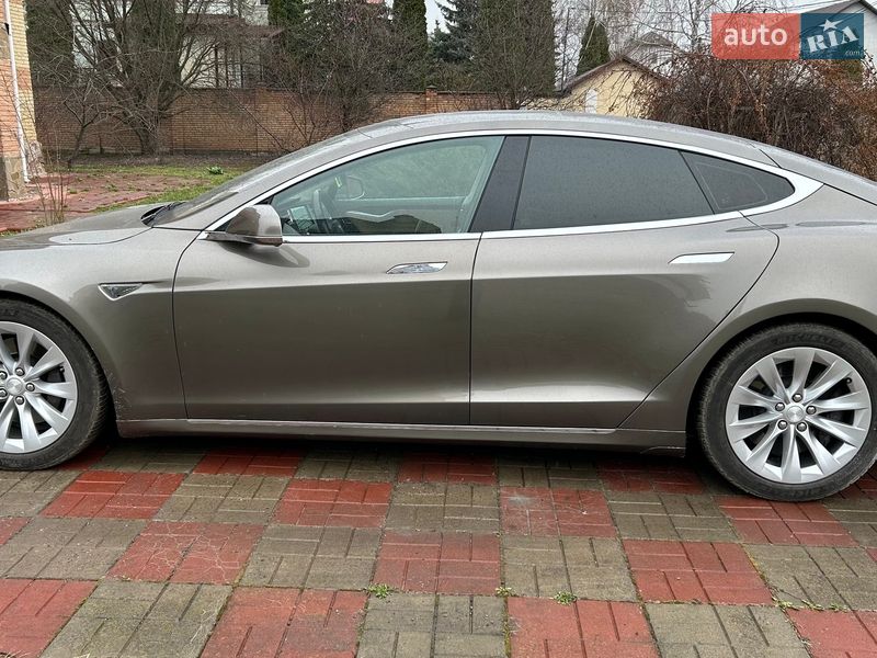 Ліфтбек Tesla Model S 2016 в Києві