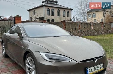 Ліфтбек Tesla Model S 2016 в Києві