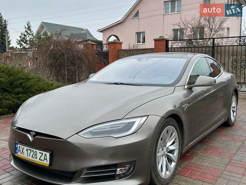 Ліфтбек Tesla Model S 2016 в Києві