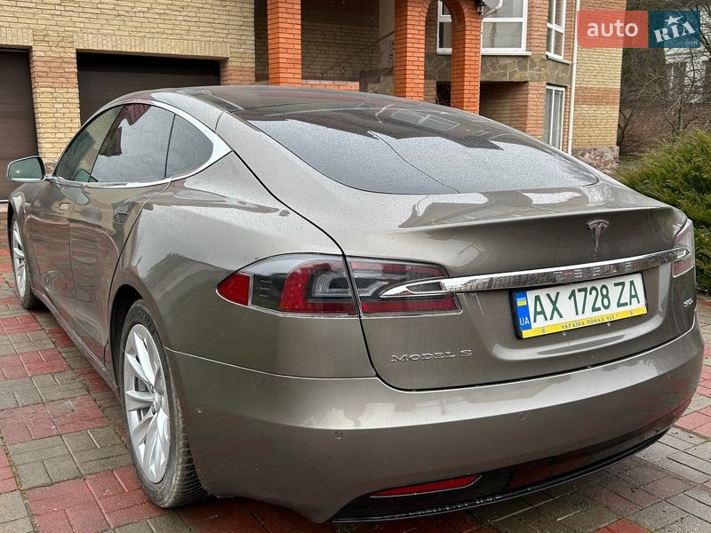 Ліфтбек Tesla Model S 2016 в Києві