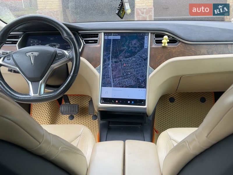 Лифтбек Tesla Model S 2016 в Киеве фото 9 Лифтбек Tesla Model S 2016 в Киеве