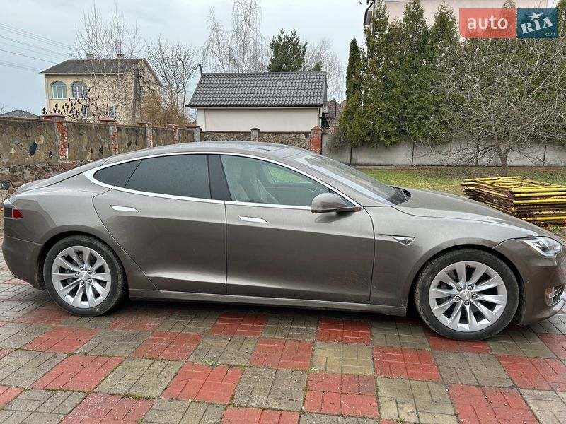 Лифтбек Tesla Model S 2016 в Киеве фото 7 Лифтбек Tesla Model S 2016 в Киеве
