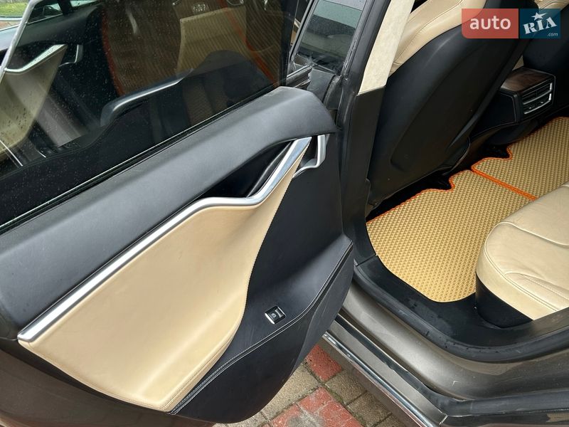 Лифтбек Tesla Model S 2016 в Киеве фото 12 Лифтбек Tesla Model S 2016 в Киеве