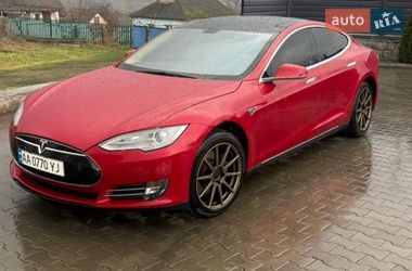Ліфтбек Tesla Model S 2013 в Умані
