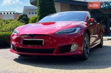 Ліфтбек Tesla Model S 2016 в Львові