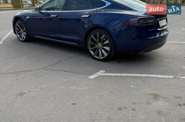 Лифтбек Tesla Model S 2015 в Александрие