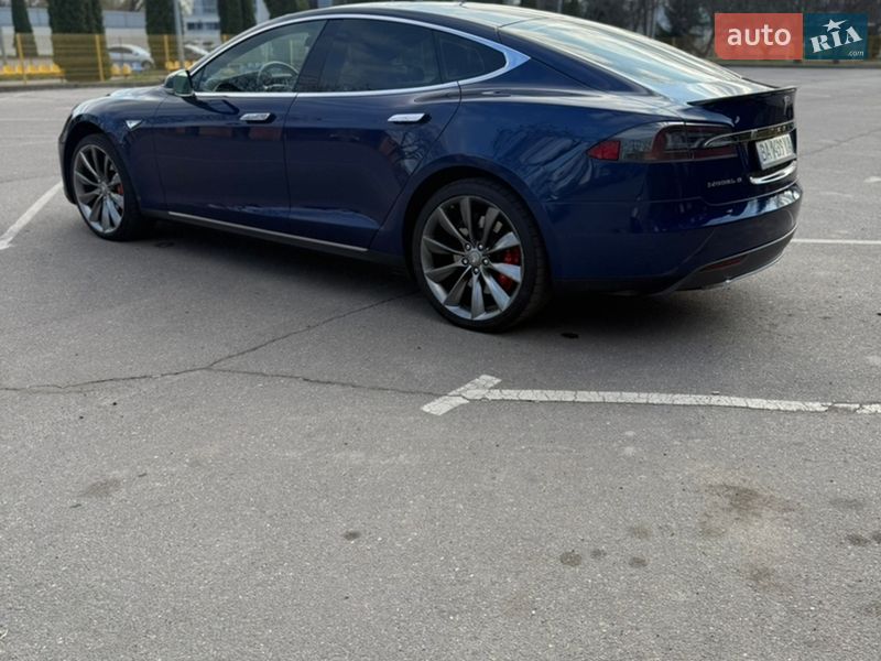 Лифтбек Tesla Model S 2015 в Александрие