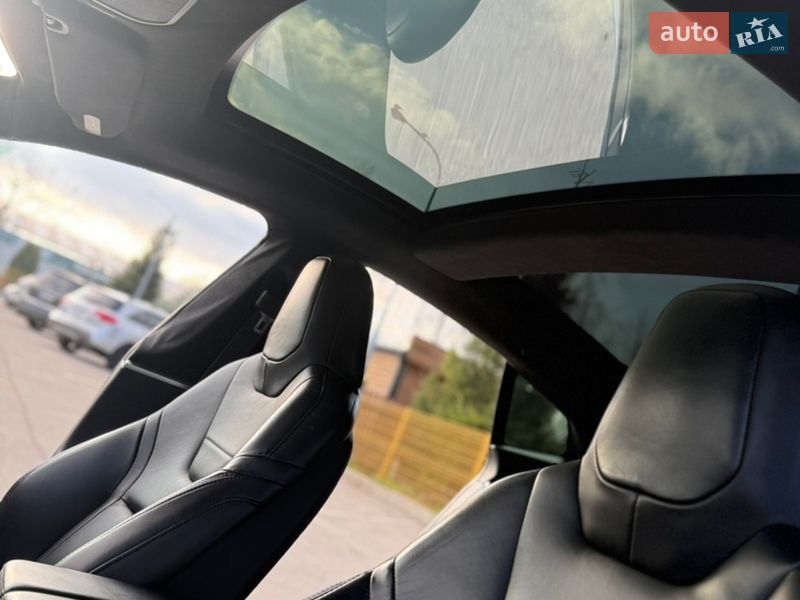 Лифтбек Tesla Model S 2015 в Александрие