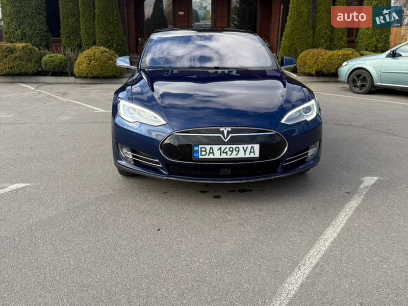 Лифтбек Tesla Model S 2015 в Александрие