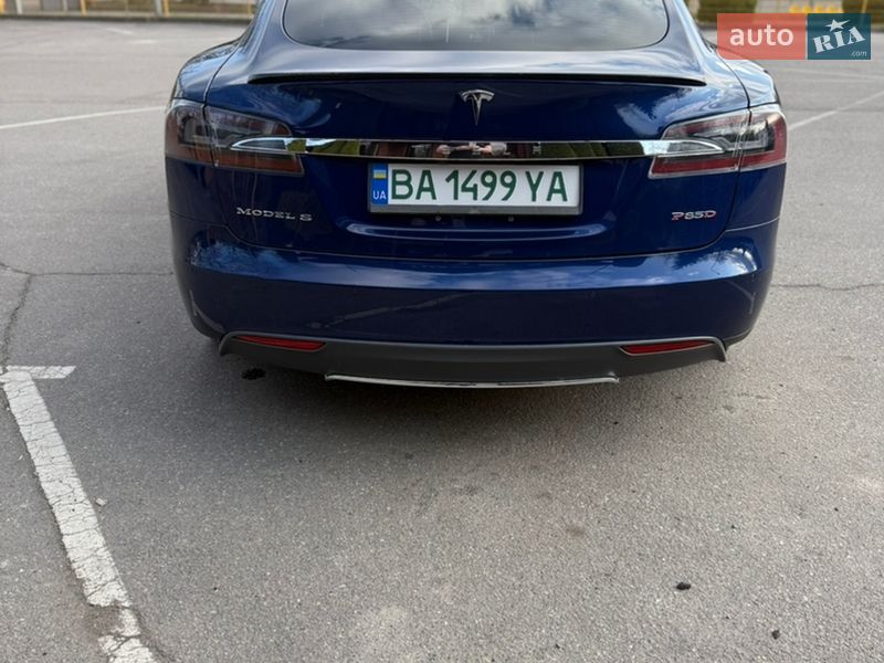 Лифтбек Tesla Model S 2015 в Александрие