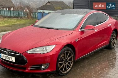Ліфтбек Tesla Model S 2013 в Умані