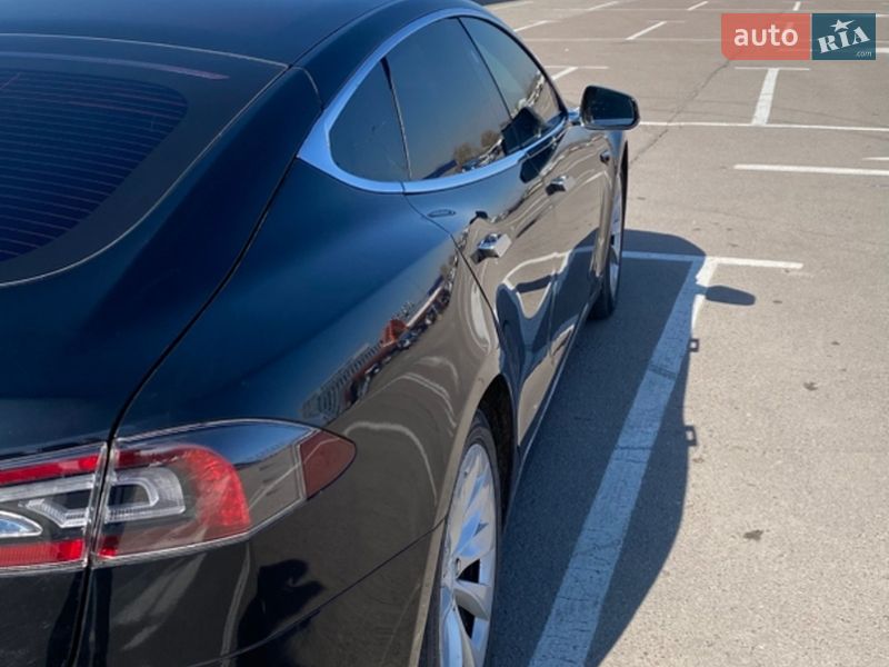 Ліфтбек Tesla Model S 2018 в Львові