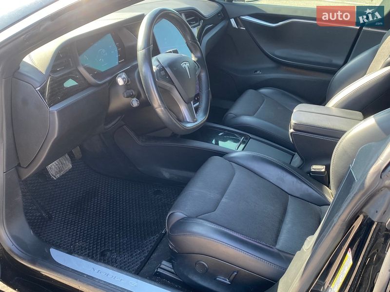Ліфтбек Tesla Model S 2018 в Львові
