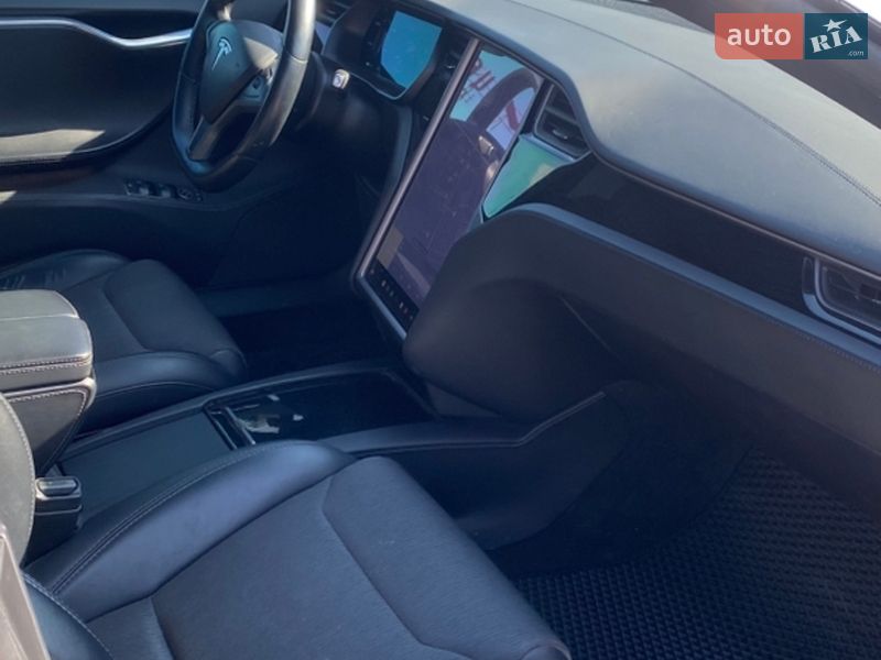 Ліфтбек Tesla Model S 2018 в Львові