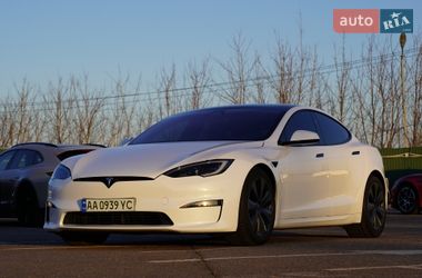 Лифтбек Tesla Model S 2023 в Киеве