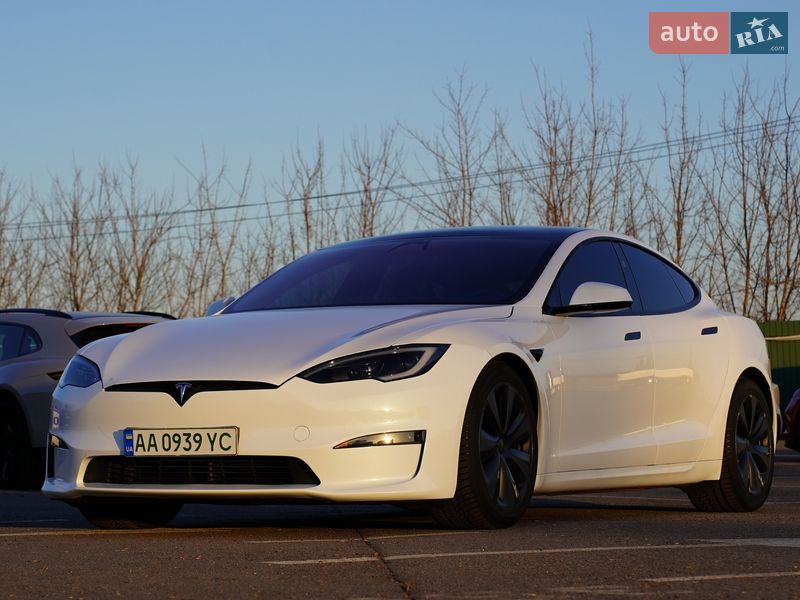 Лифтбек Tesla Model S 2023 в Киеве