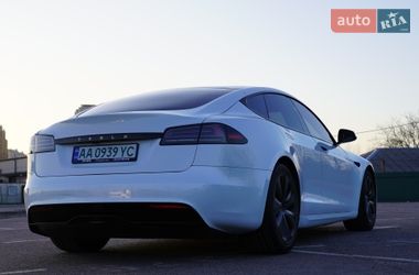 Лифтбек Tesla Model S 2023 в Киеве