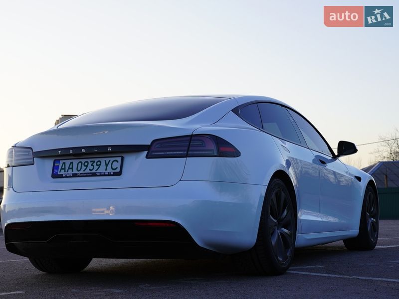 Лифтбек Tesla Model S 2023 в Киеве
