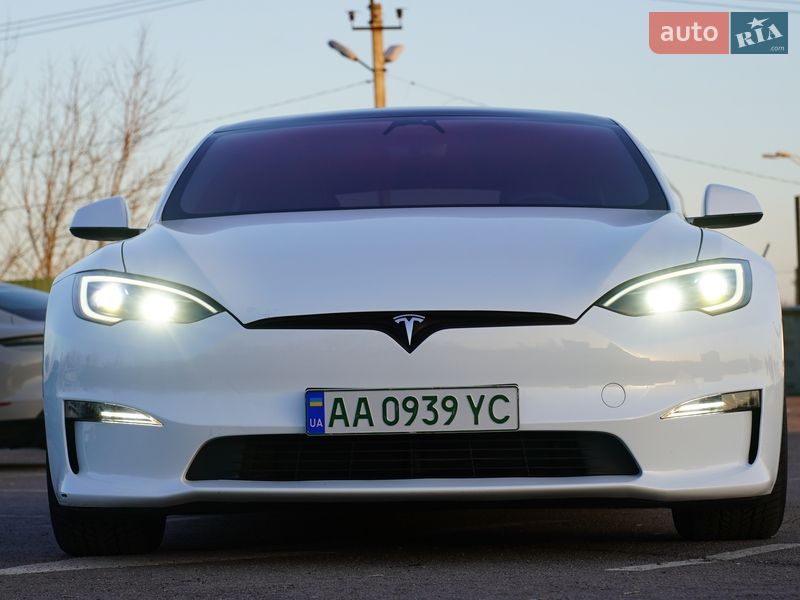 Лифтбек Tesla Model S 2023 в Киеве