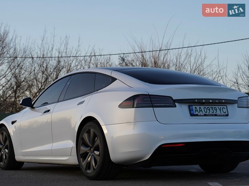 Лифтбек Tesla Model S 2023 в Киеве