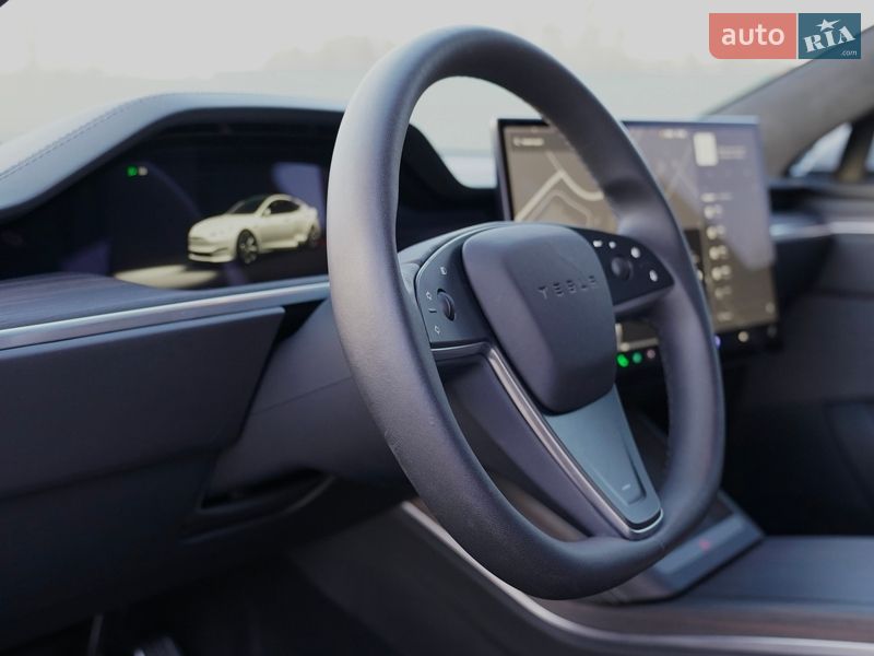 Лифтбек Tesla Model S 2023 в Киеве