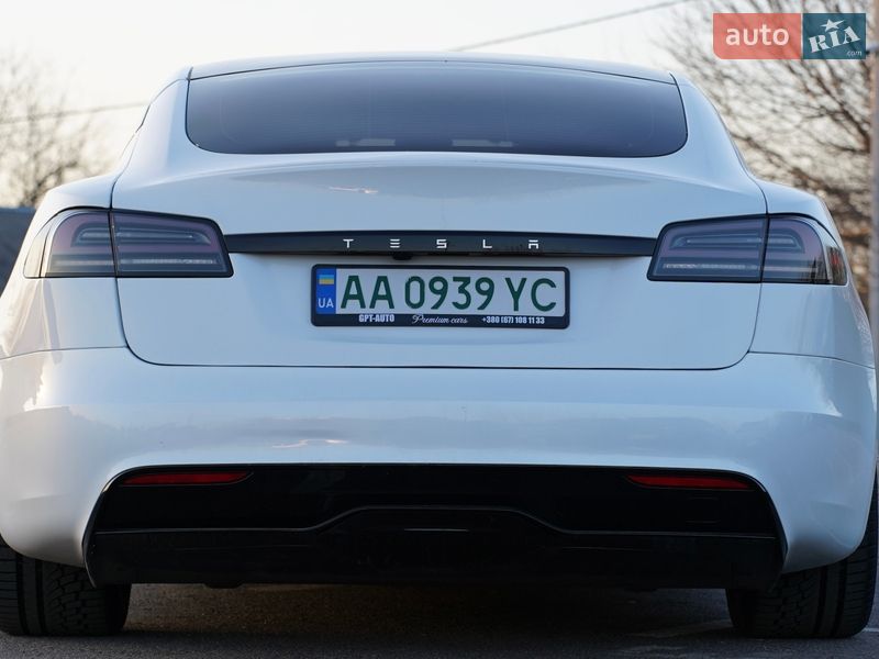 Лифтбек Tesla Model S 2023 в Киеве