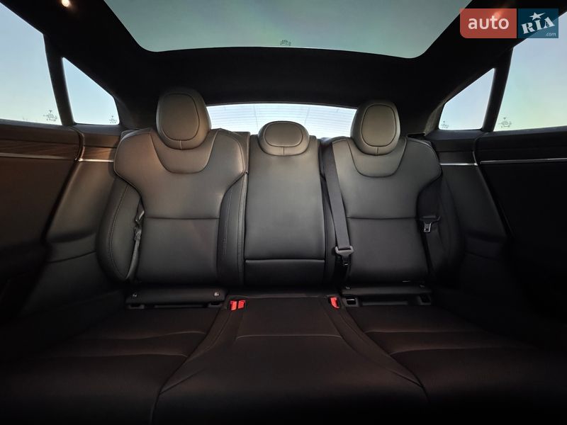 Лифтбек Tesla Model S 2023 в Киеве