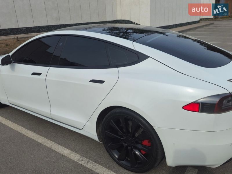 Лифтбек Tesla Model S 2017 в Украинке