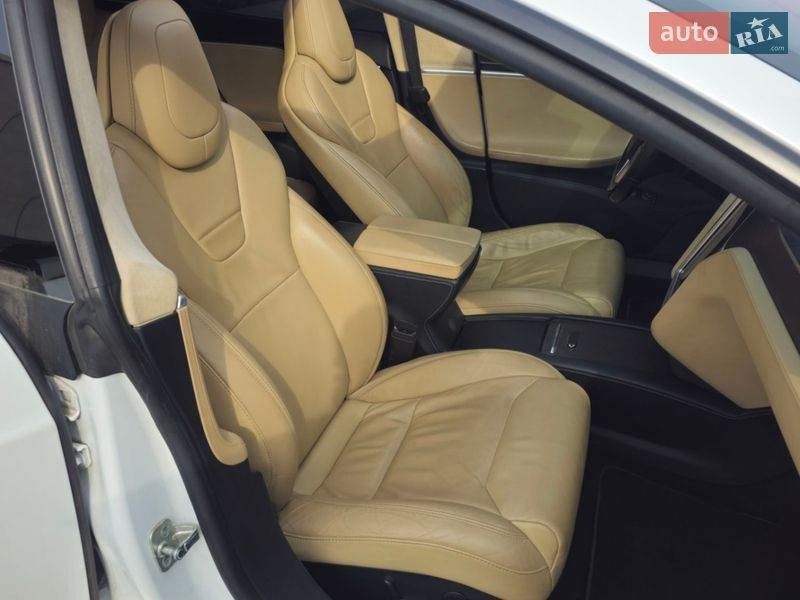 Лифтбек Tesla Model S 2017 в Украинке
