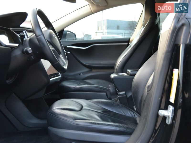 Ліфтбек Tesla Model S 2013 в Луцьку
