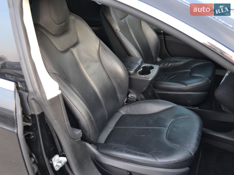 Ліфтбек Tesla Model S 2013 в Луцьку