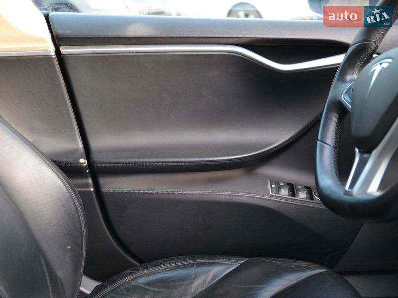 Ліфтбек Tesla Model S 2013 в Луцьку