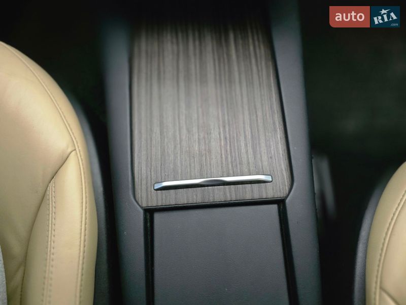 Ліфтбек Tesla Model S 2012 в Києві