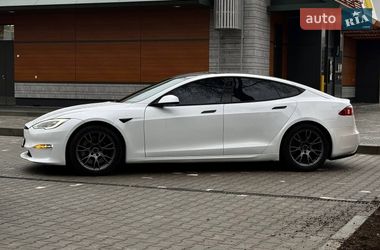 Лифтбек Tesla Model S 2022 в Черновцах