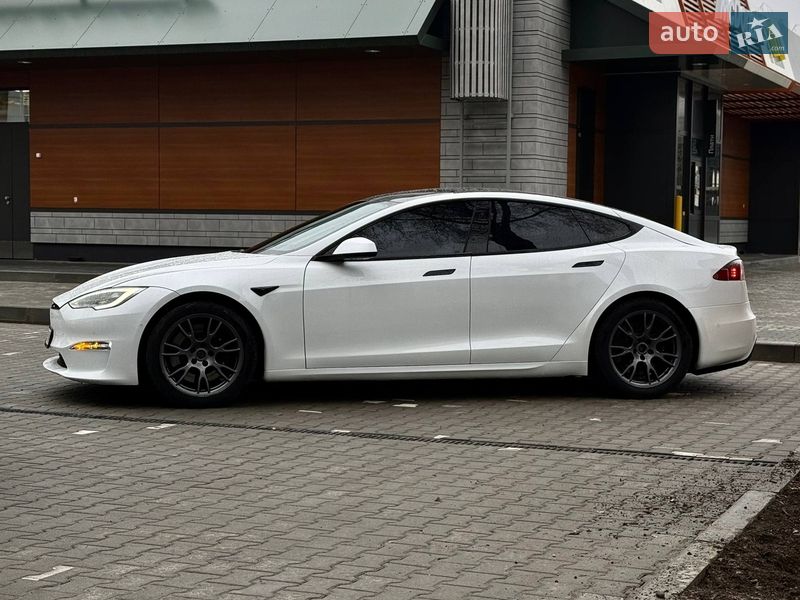 Лифтбек Tesla Model S 2022 в Черновцах