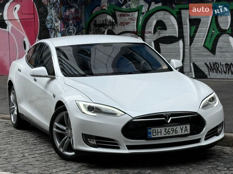 Tesla Model S 2013