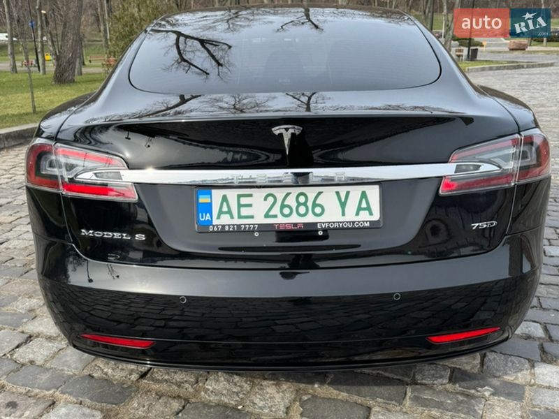 Лифтбек Tesla Model S 2017 в Киеве фото 4 Лифтбек Tesla Model S 2017 в Киеве