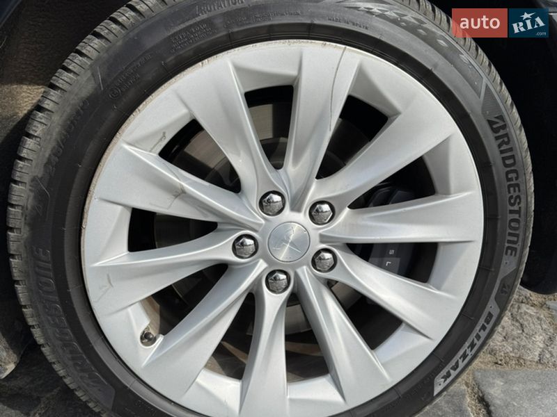Лифтбек Tesla Model S 2017 в Киеве фото 11 Лифтбек Tesla Model S 2017 в Киеве