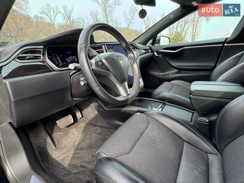 Лифтбек Tesla Model S 2017 в Киеве фото 18 Лифтбек Tesla Model S 2017 в Киеве
