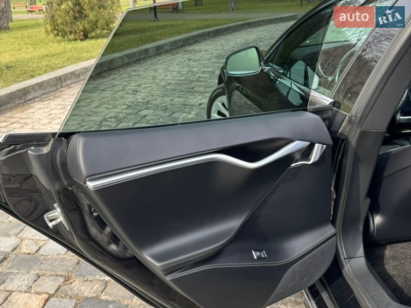 Лифтбек Tesla Model S 2017 в Киеве фото 29 Лифтбек Tesla Model S 2017 в Киеве