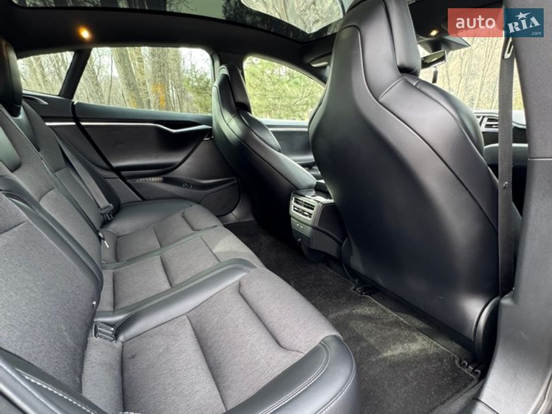 Лифтбек Tesla Model S 2017 в Киеве фото 33 Лифтбек Tesla Model S 2017 в Киеве