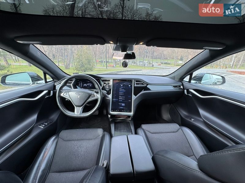 Лифтбек Tesla Model S 2017 в Киеве фото 40 Лифтбек Tesla Model S 2017 в Киеве