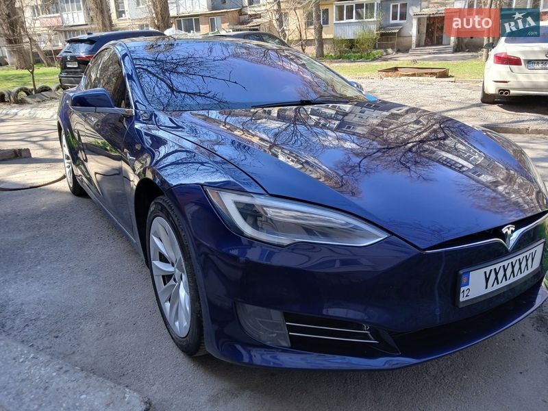 Ліфтбек Tesla Model S 2017 в Кропивницькому