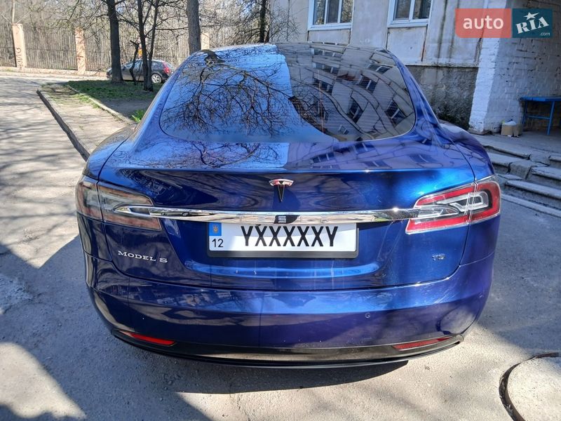 Ліфтбек Tesla Model S 2017 в Кропивницькому