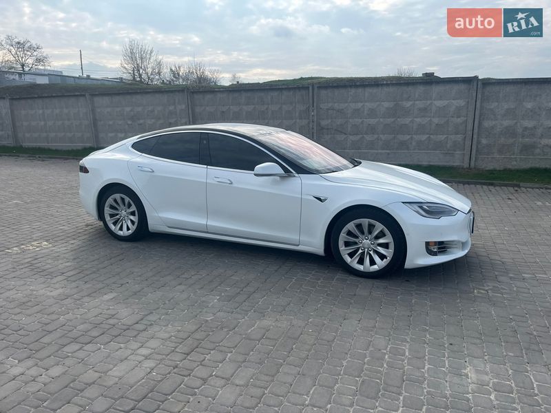 Ліфтбек Tesla Model S 2019 в Первомайську