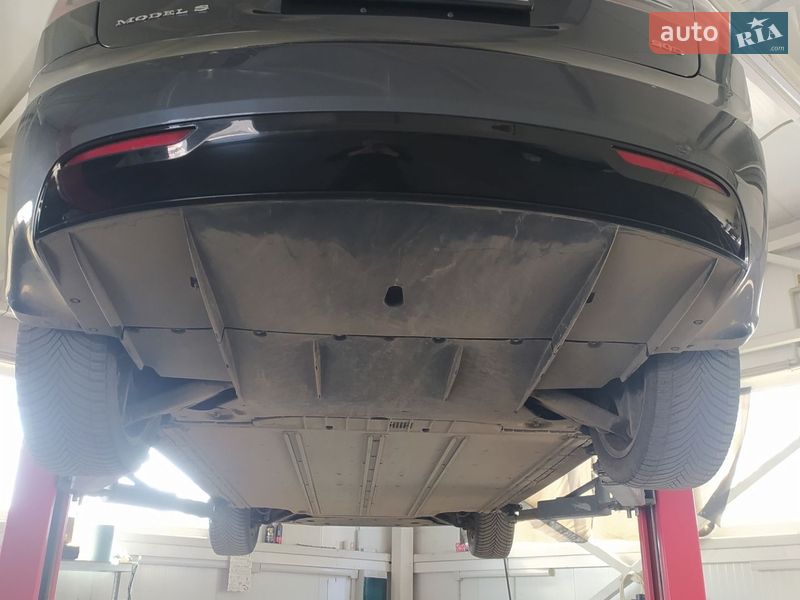 Ліфтбек Tesla Model S 2016 в Чернівцях фото 17 Ліфтбек Tesla Model S 2016 в Чернівцях