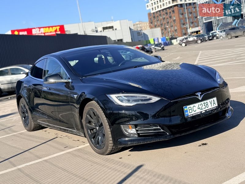 Лифтбек Tesla Model S 2019 в Киеве